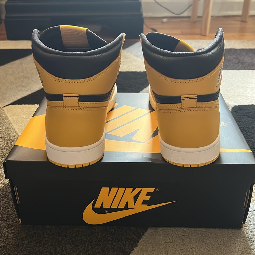 Air Jordan I - Picture 3 of 8